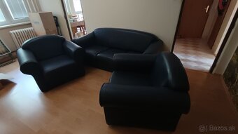 Predám rozkladaciu koženú sedaciu súpravu s dvoma kreslami - 4