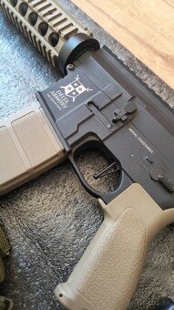 Predám airsoftovú zbraň AR15 RIS Charlie Half Tan - 4