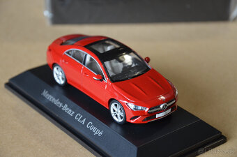 1:43 Mercedes - 4