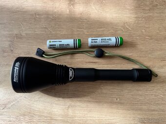 Hľadacie svietidlo Armytek Barracuda Pro - 800 metrov dosah - 4