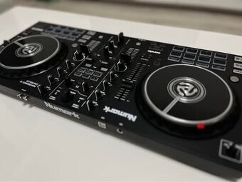 Numark Mixtrack PRO FX - 4