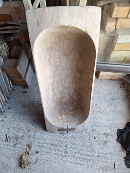 Vyrezavane drevene koryto - 4