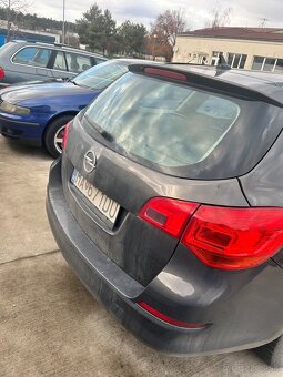Predám Opel Astra Sports Tourer - 4