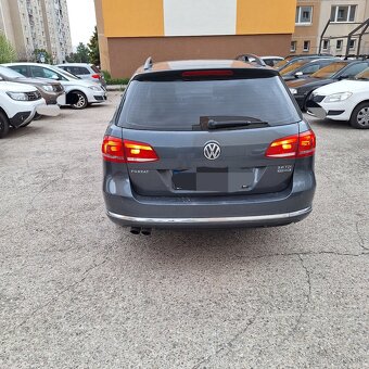 Volkswagen Passat - 4