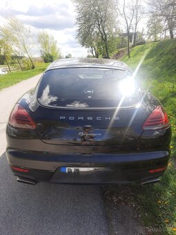 Porsche Panamera - 4