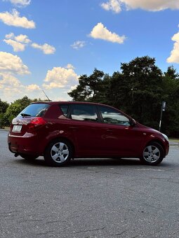 Kia ceed 1.4 77kW benzín 2008 - 4