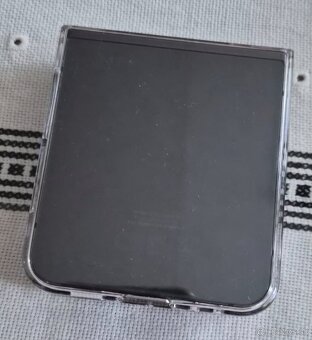 Samsung Z Flip 5 - 4