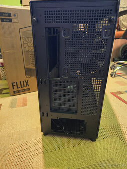 Antec Flux (Midi-Tower) Black - 4