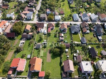 REZERVOVANÉ Na predaj krásny stavebný pozemok v obci... - 4