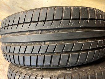 Pneu  205/55R16 - 4
