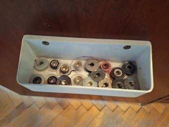 Šijací stroj Veritas v skrinke + príslušenstvo - 4