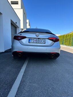 Alfa Romeo Giulia Veloce 2.2 4x4 Q4 210hp DPH - 4
