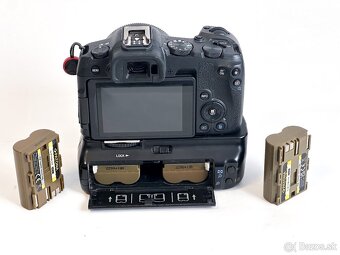 Canon R8 + battery grip + ef-eosR adaptér - 4