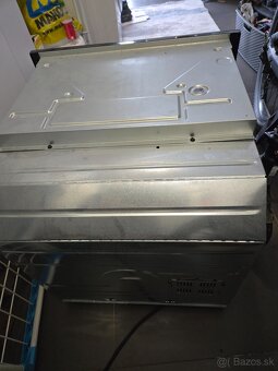 Teplovzdušná vstavaná rúra Whirlpool - 4