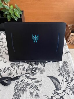 Acer Predator Helios 300 Abyssal Black kovový - 4