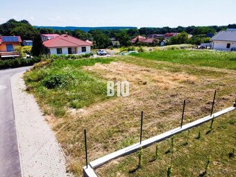 REZERVOVANÉ - Znížená cena - STAVEBNÝ POZEMOK 792 m2 - Páro - 4
