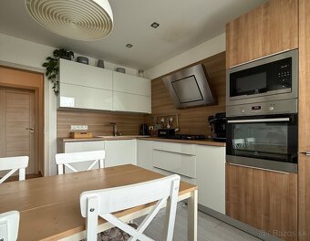 Moderne kompl. zrekonštruovaný 4i byt s loggiou - Hrobákova - 4