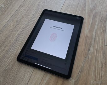 Apple iPad Air 5 256gb s procesorom M1 - 4