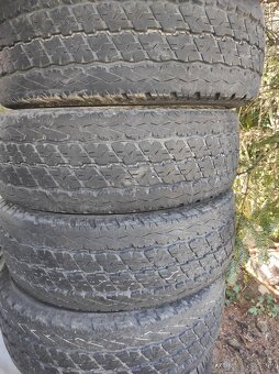 215/70R15c - 4