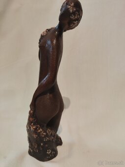 Sběratelská soška Akt - Dívka s květy - Bohumil Dobiáš, Jiho - 4