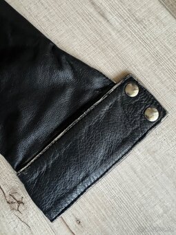 Čierna kožená bunda veľkosti S - 4