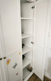 Biela šatníková skriňa - 4