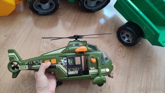 Veľký traktor, vrtuľník, auto so zdvíhacou plošinou - 4