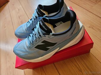 New Balance FuelCell Rebel v5 - 4