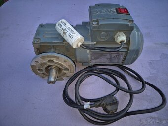 Elektromotor s prevodovkou 25 ota/min. - 4