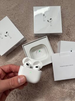 Apple AirPods 3 with MagSafe Case - 4