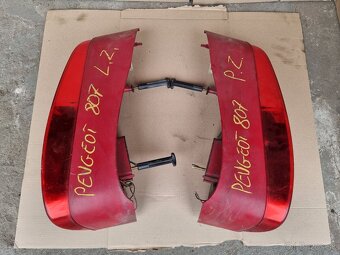 zadné svetlá Peugeot 807 - 4