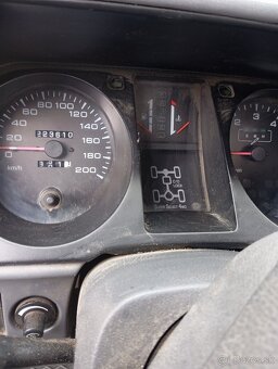 Mitsubishi Pajero wagon - 4