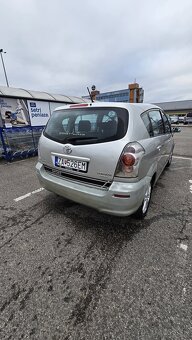 Predám toyota corolla verso 2005 - 4