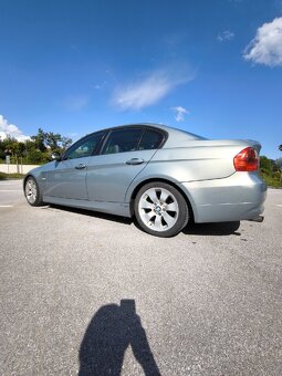 Predám BMW E90 320D (diesel), nové zimné pneu, nová STK - 4