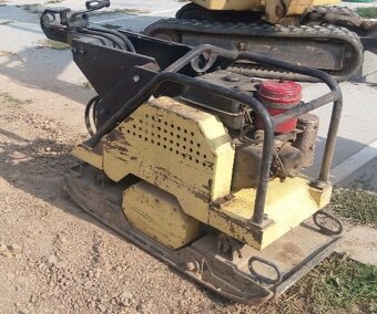 Predám veľkú, vibračnú dosku, s reverzom, hmotnosť 650 kg mo - 4