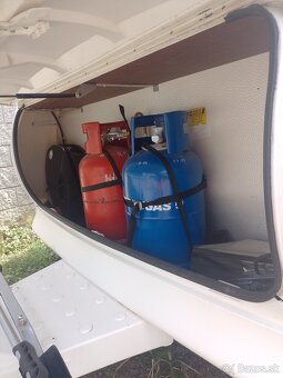 Predám karavan obytný príves Hobby 440 de Luxe - 4