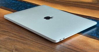 MacBook Air M1 98% bateria Silver 13” 8/256 - 4