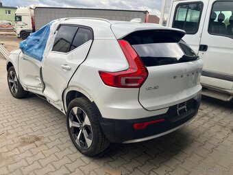 XC40 2024 / Full / výhodný, poškodený / 4x4 / 2.0 - 4