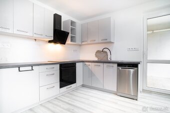 2i svetlý, kompletne zrekonštruovaný a zariadený byt - Peder - 4