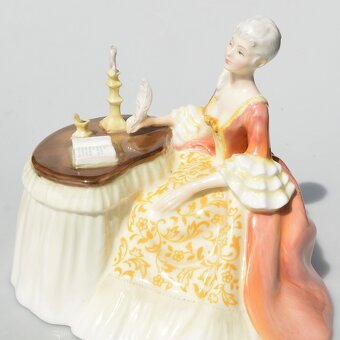 Royal Doulton Porcelánová soška - Pri písacom stolíku - 4