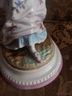 Porcelánová socha- Dáma s listom - 4