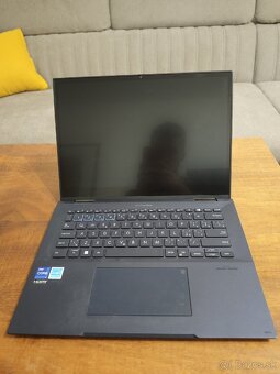 Assus EspertBook B7 - 4