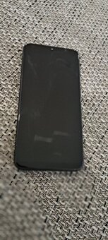 Predám Samsung Galaxy A20e - 4