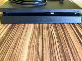 PS4 slim 500GB + hry - 4