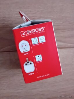 Cestovný adapter - 4