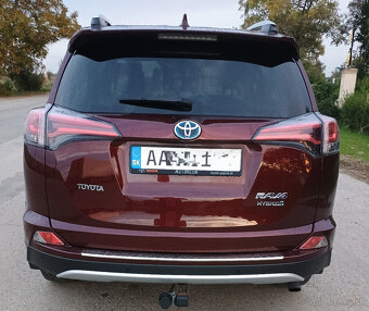 Predám Rav4 hybrid 2017 - 4