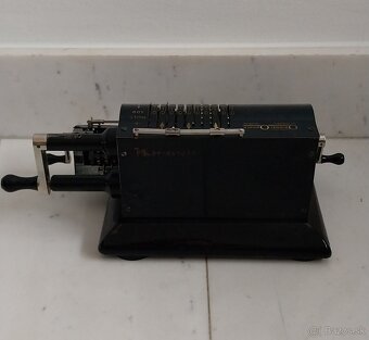 Starožitná mechanická kalkulačka - 4