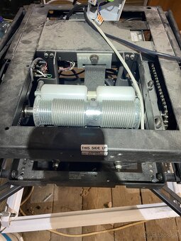 Projektor Mitsubishi HC7000 + zdvihaci system Vogels - 4