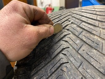 Predám pneu Continental 245/40R18 - 4