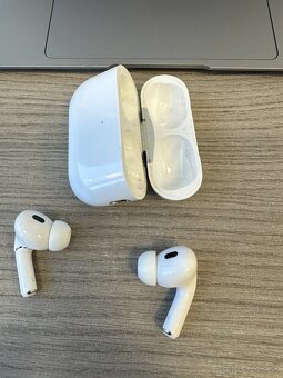Predám Apple AirPods Pro ( 2.gen ) - 1ks poškodený - 4
